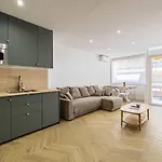 Cozy Renovated - Close To Martinez Apartment *