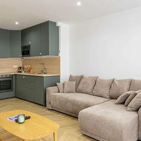 Cozy Renovated - Close To Martinez Apartment *